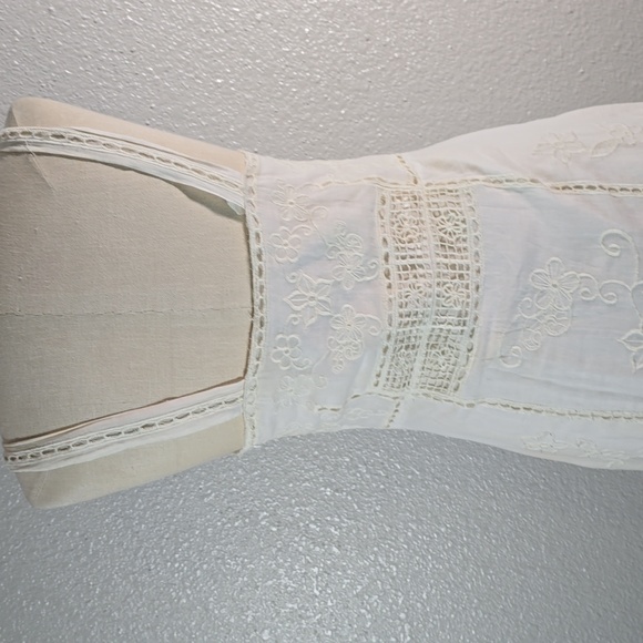 Yoana Baraschi Elegant Cream Lace Maxi Dress - Picture 7 of 11